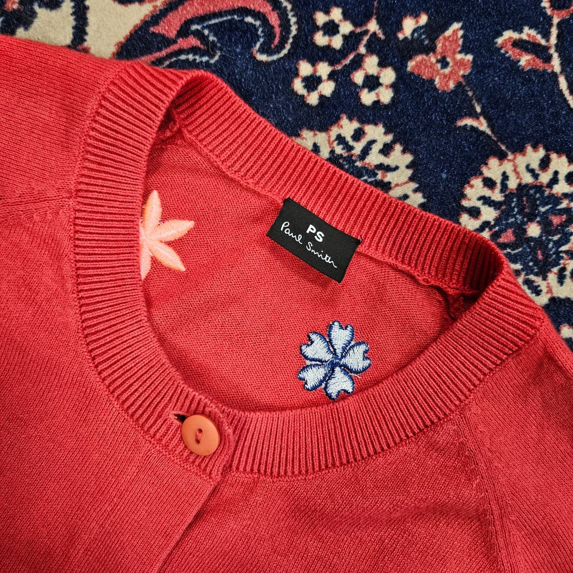 (국내매장) 폴스미스(P.S) 플라워 자수 디테일 다홍 가디건  상품이미지6
