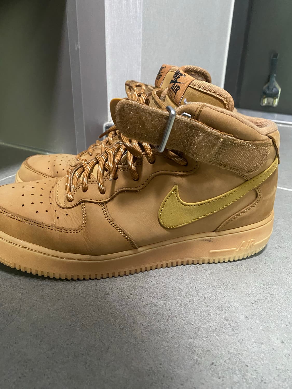 나이키 에어포스 미드 상품이미지2