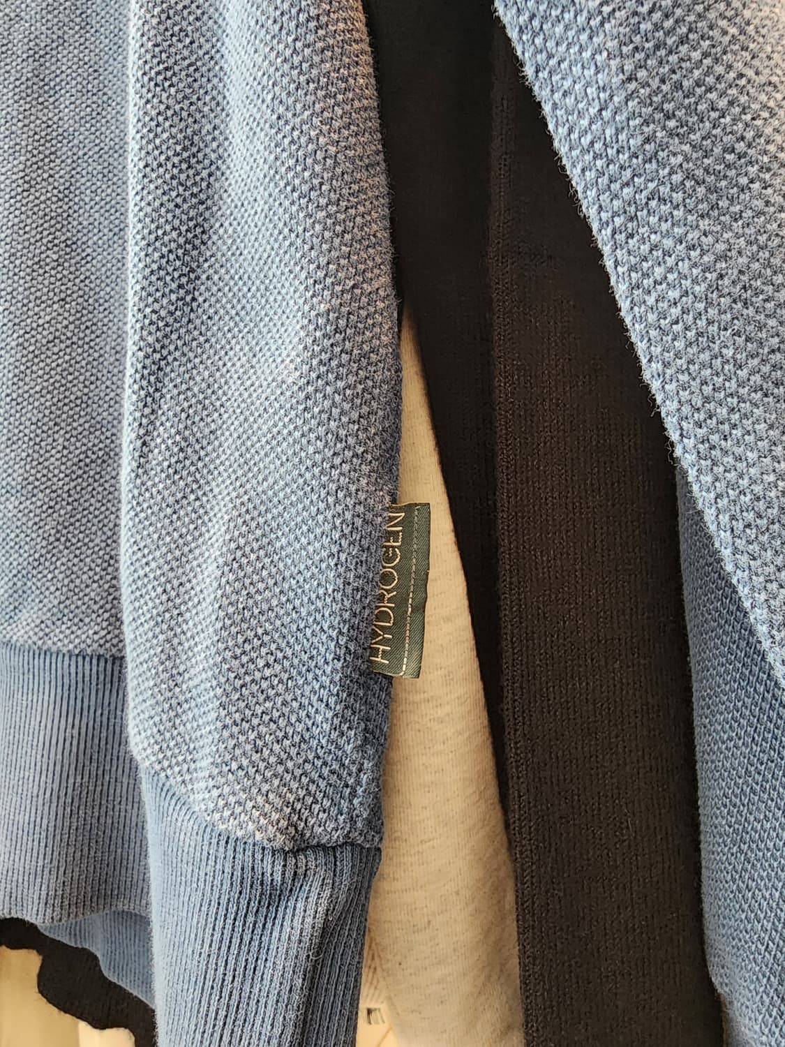 Hydrogen Itary. V넥 맨투맨. (새상품)-택있음. 상품이미지3