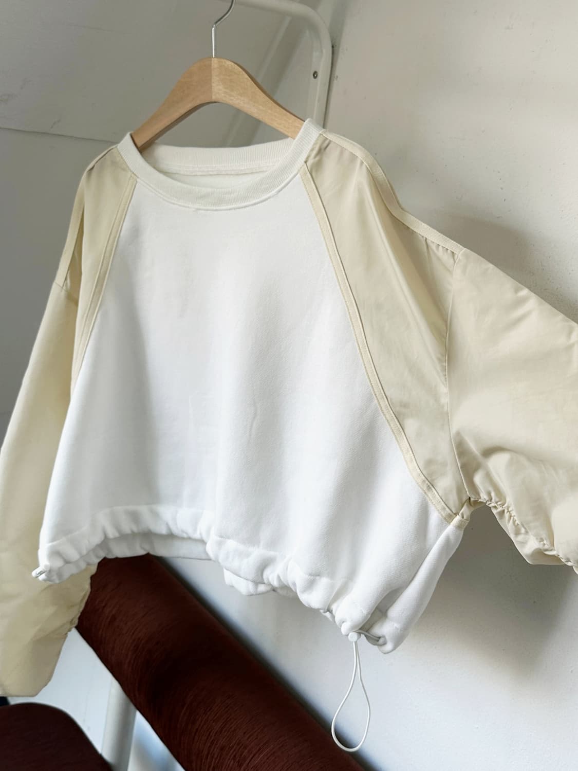 Wide silhouette design shiirred sleeve 상품이미지5