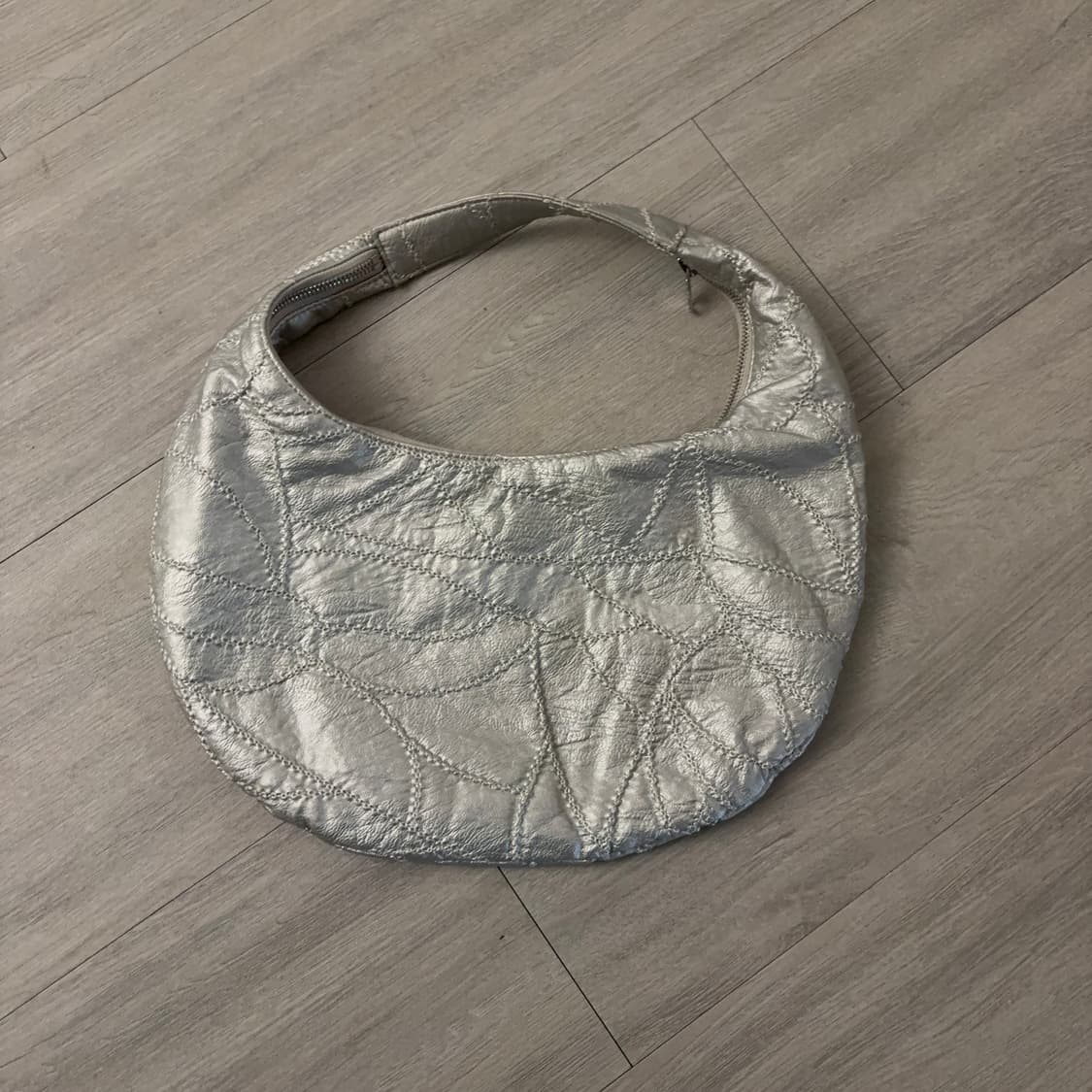 레귤러 실버 호보백 상품이미지1