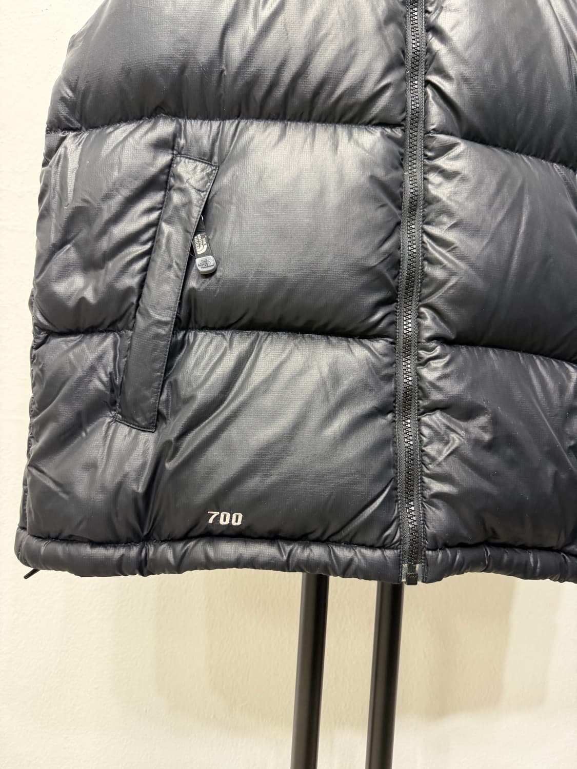 정품) 노스페이스 눕시 700필 블랙 패딩 조끼 95 상품이미지4
