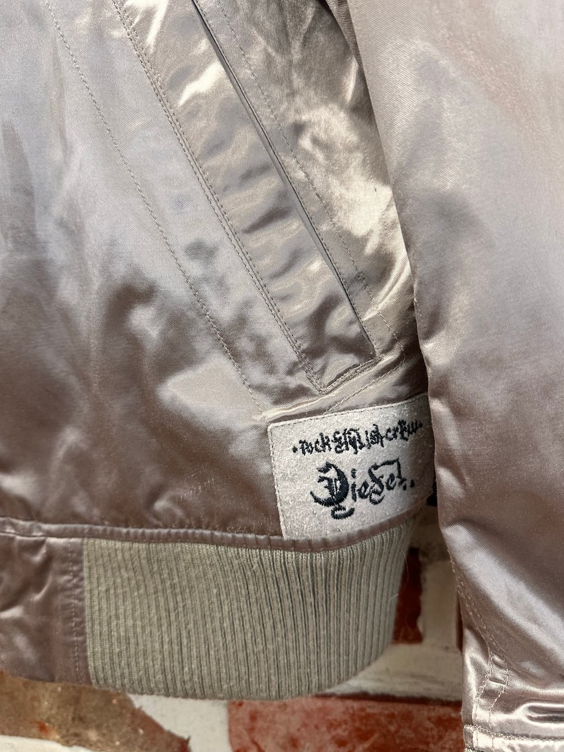 (L)90s 디젤 패치워크 유광 새틴 봄버 자켓 상품이미지7