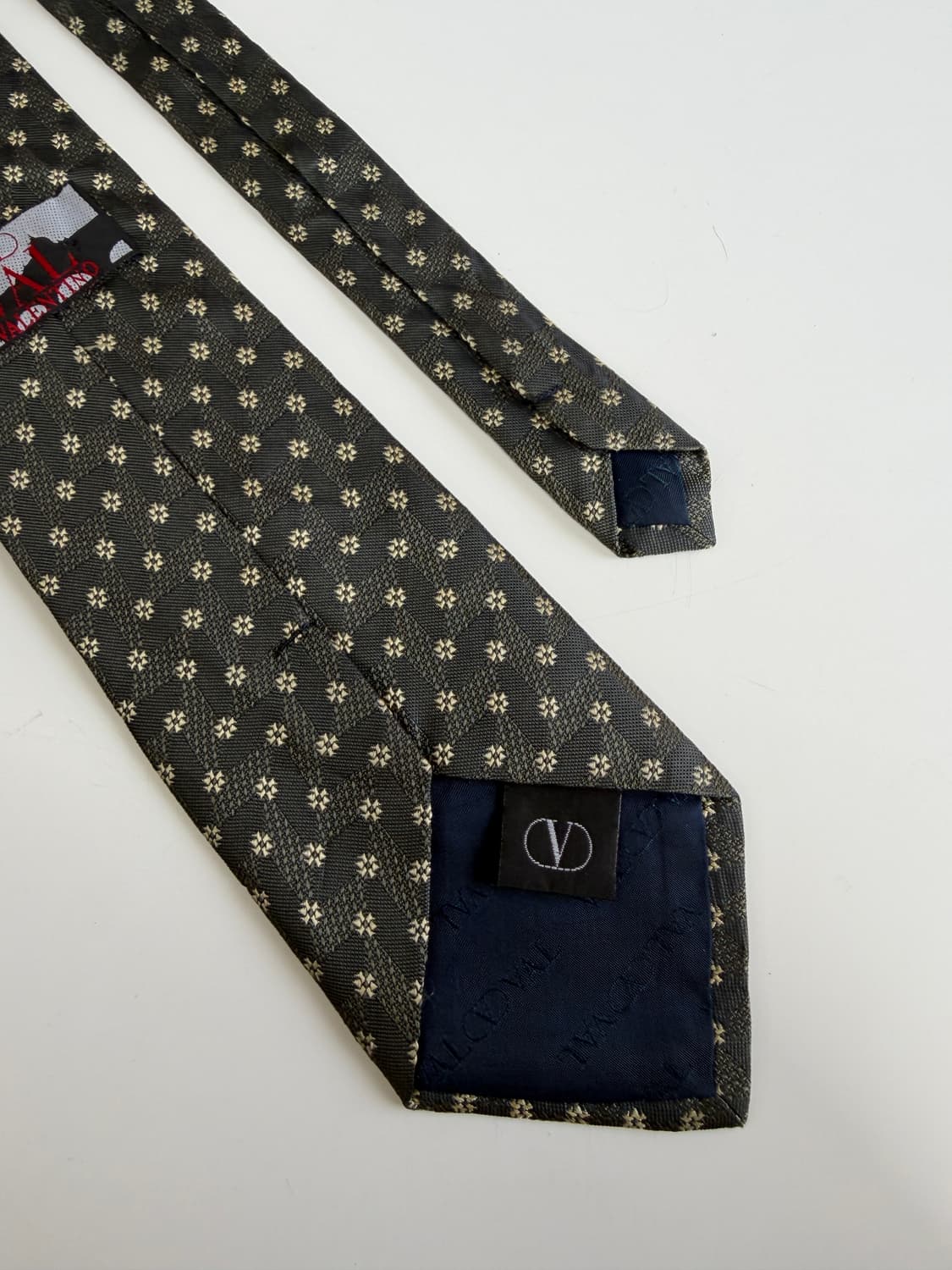 발렌티노 (Valentino) 명품 실크 넥타이 9.3cm 상품이미지5