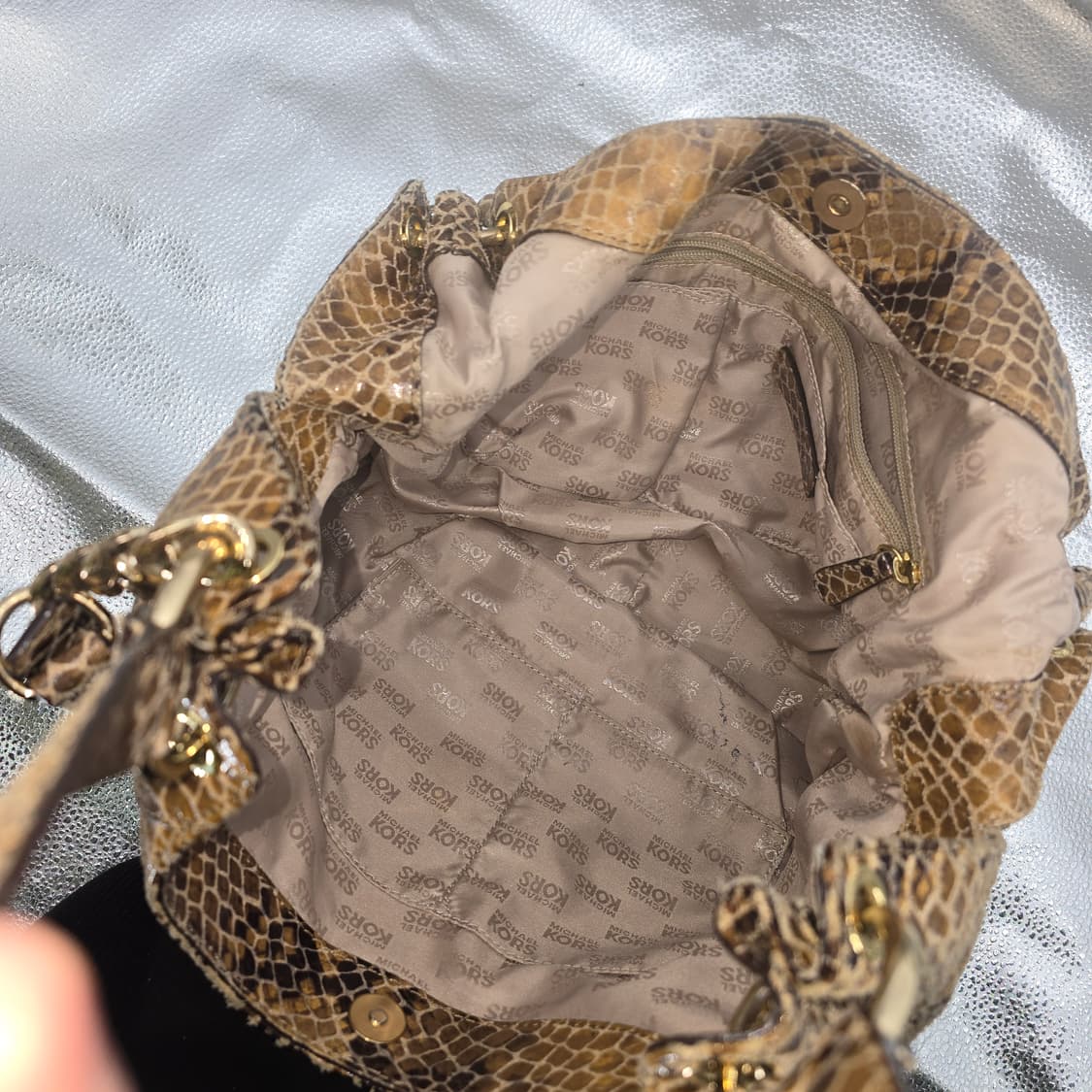 20S MICHAEL KORS 파이톤 엠보 호보백 상품이미지4