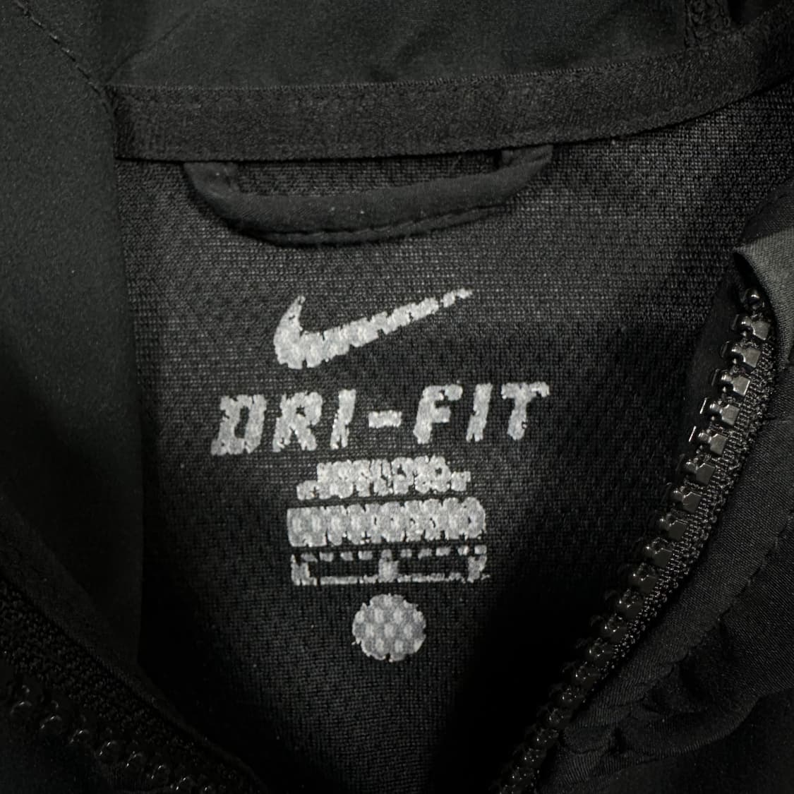 ✨ (바배) 나이키 검빨 드라이핏 블랙 바람막이 상품이미지3