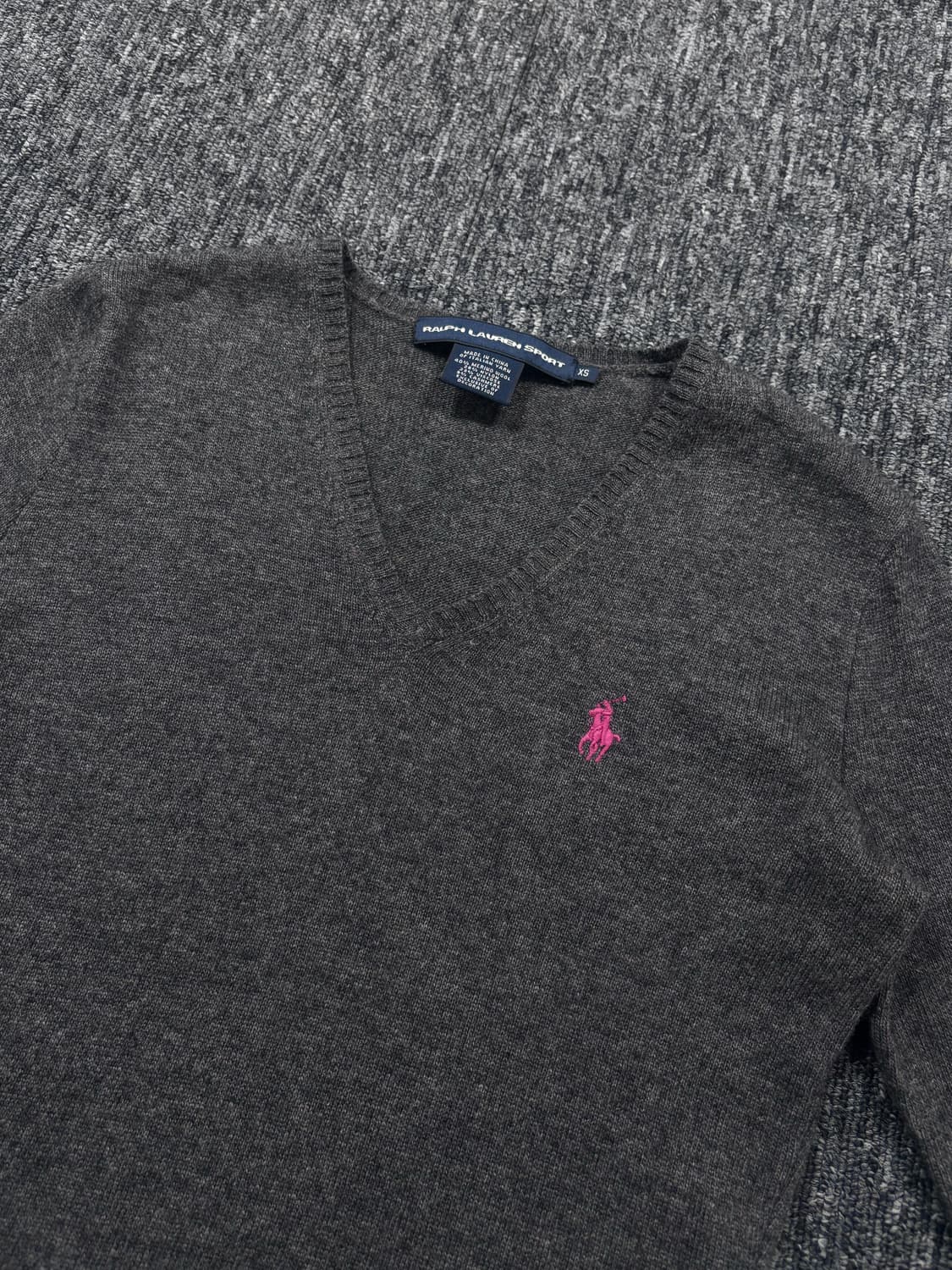 폴로 그레이 브이넥 니트 상품이미지3