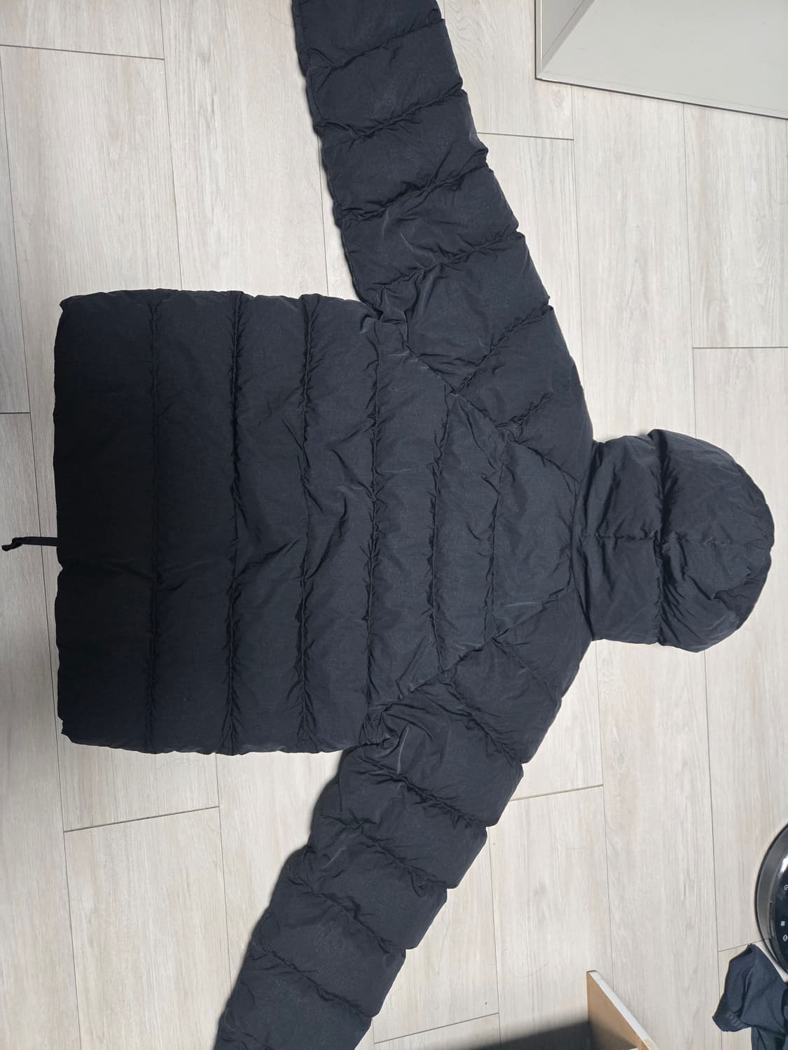 Cp컴퍼니 에코크롬R후드다운고글자켓블랙패딩 82사이즈 23fw 상품이미지3