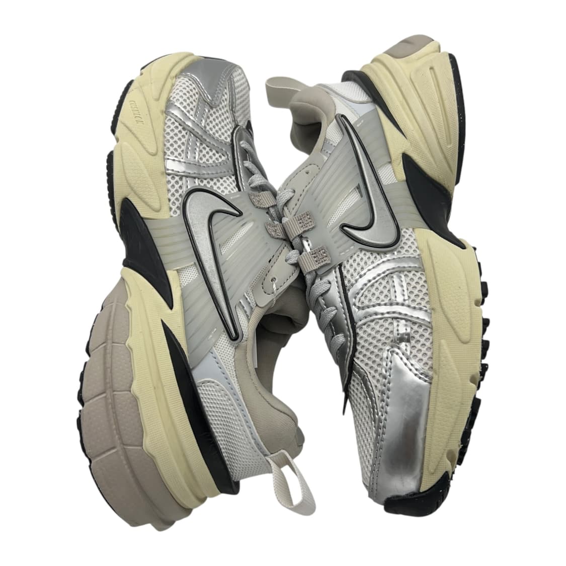 240 나이키 V2K 런 서밋 화이트 메탈릭 실버 상품이미지2