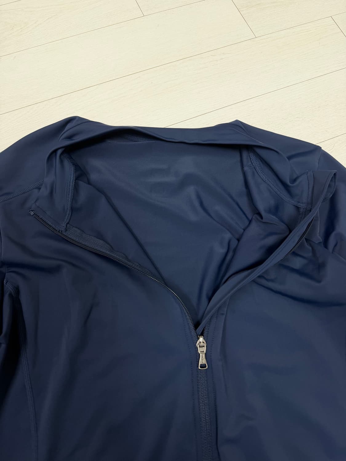 안다르 네이비 쿨링 자켓 L 사이즈  상태 9.6/10  사진찍고 안입습 상품이미지2