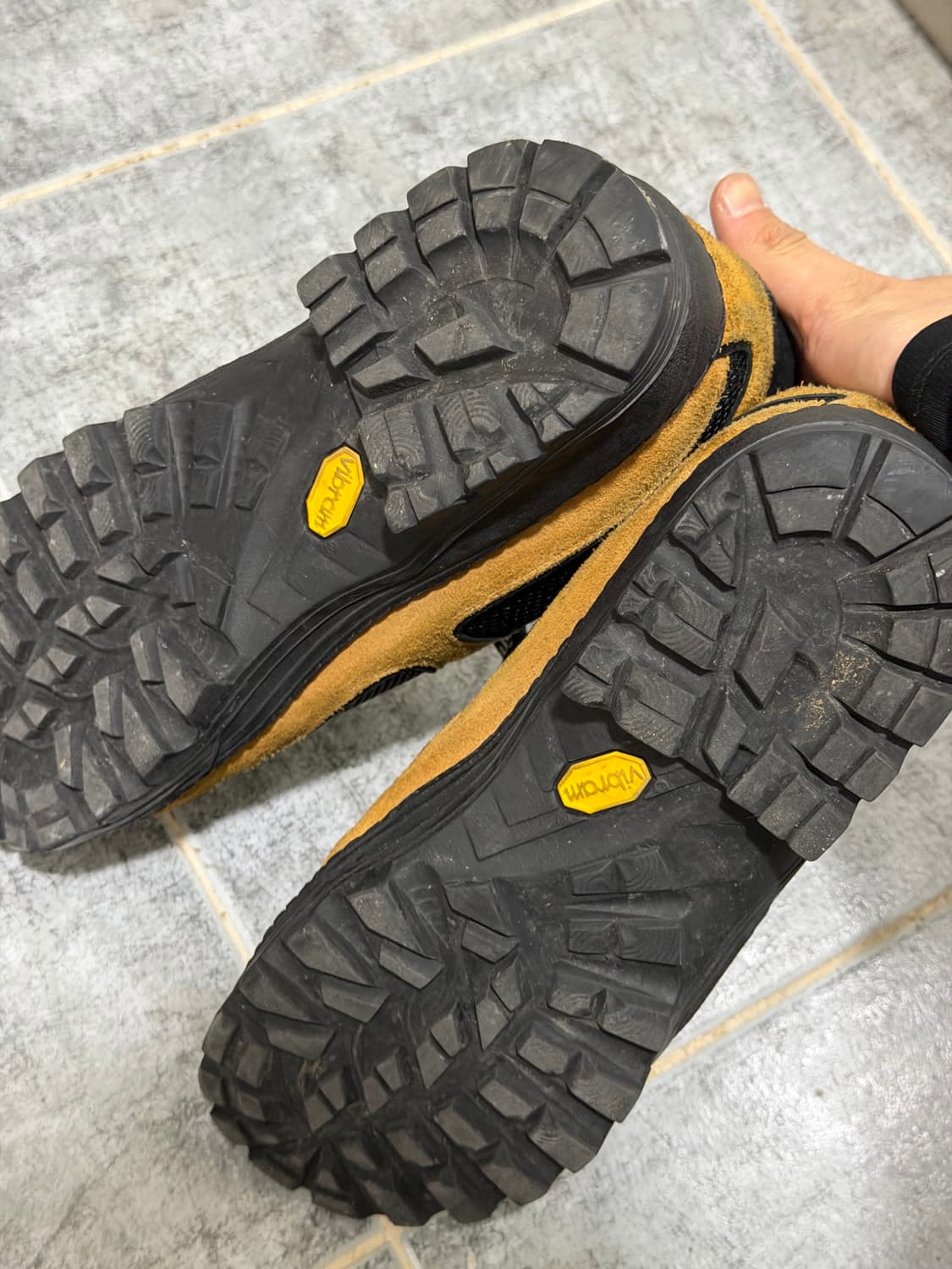 데베시용 DV HIKE TRACKERS 04 스니커즈 270팝니다 상품이미지4