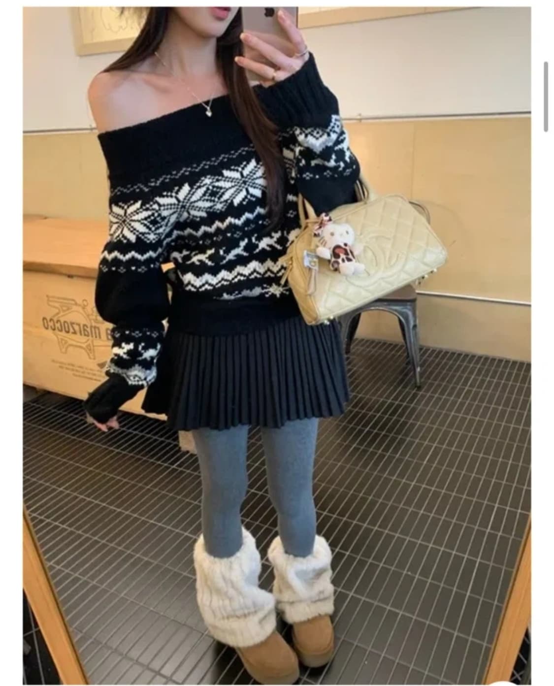 눈꽃 패턴 오프숄더 블랙 상품이미지1