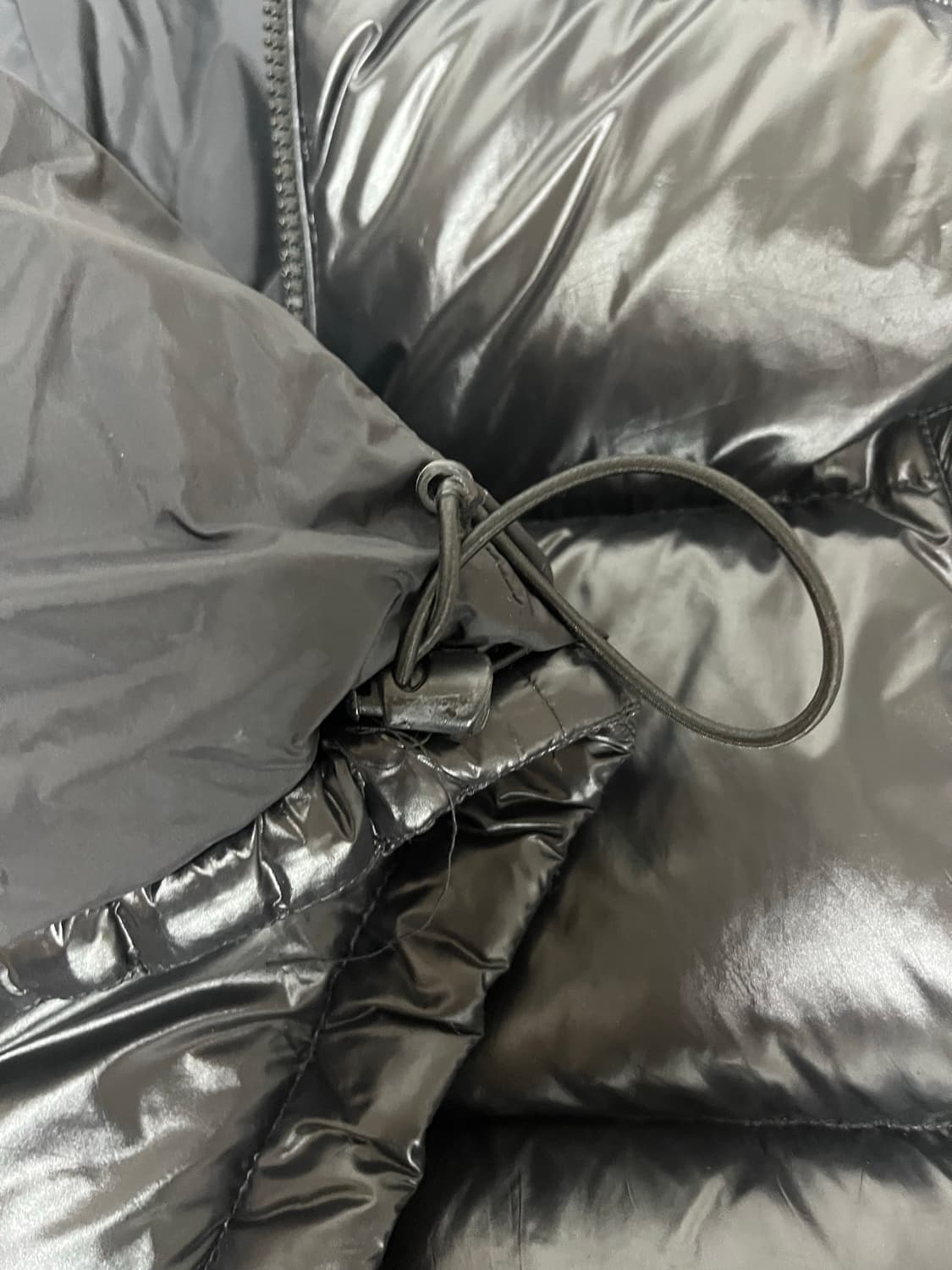 무탠다드 글로시 다운 푸퍼 숏 패딩 재킷 (M) 상품이미지4