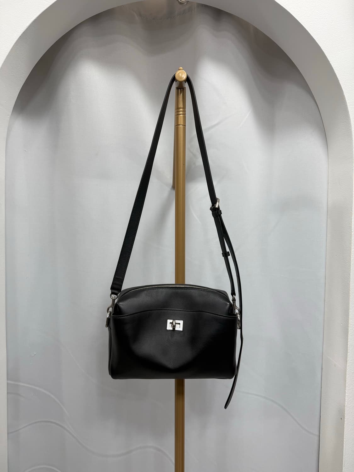 발렌시아가 로데오 은장 카메라백 상품이미지2