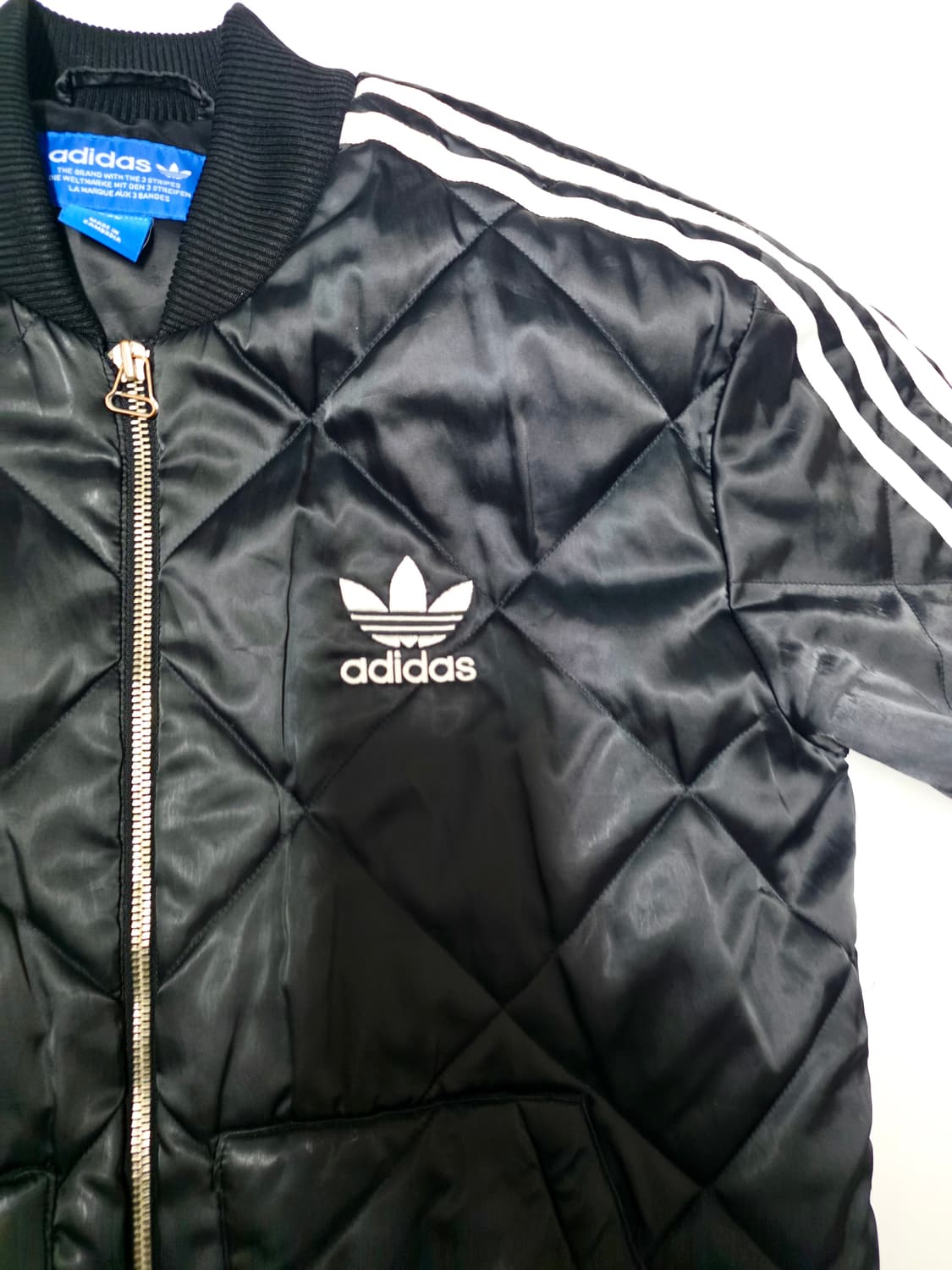 [아디다스] 올블랙 트레포일 삼선 다이아몬드 퀼팅 봄버 자켓 95 상품이미지2