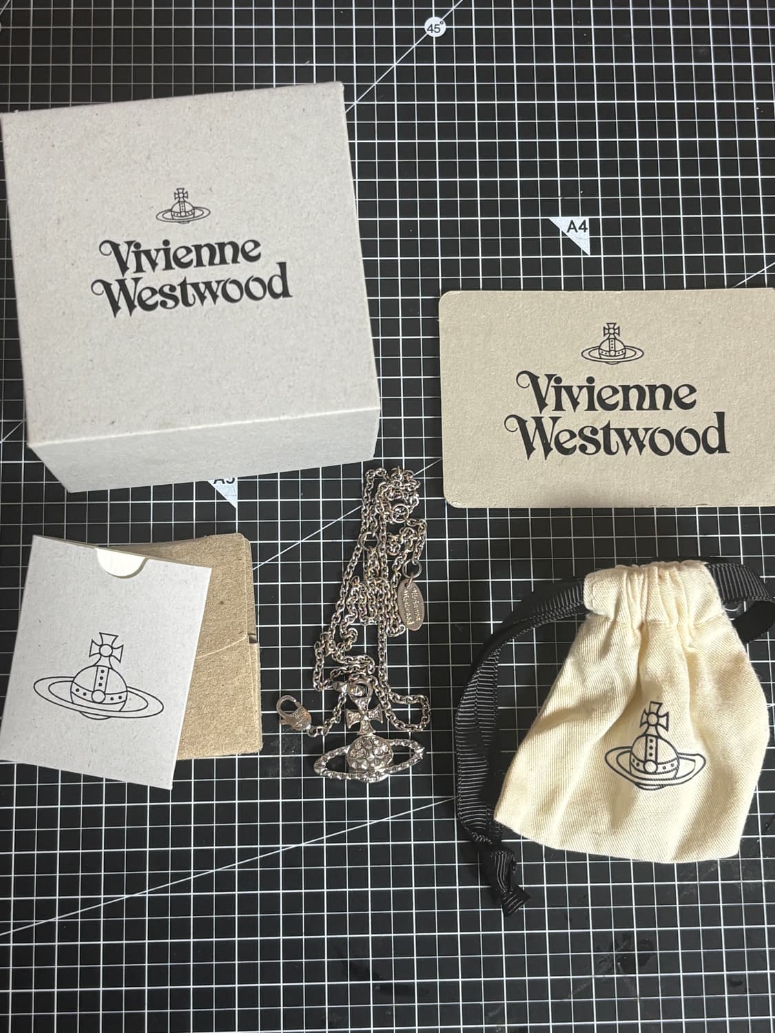 비비안 웨스트우드 목걸이 상품이미지1