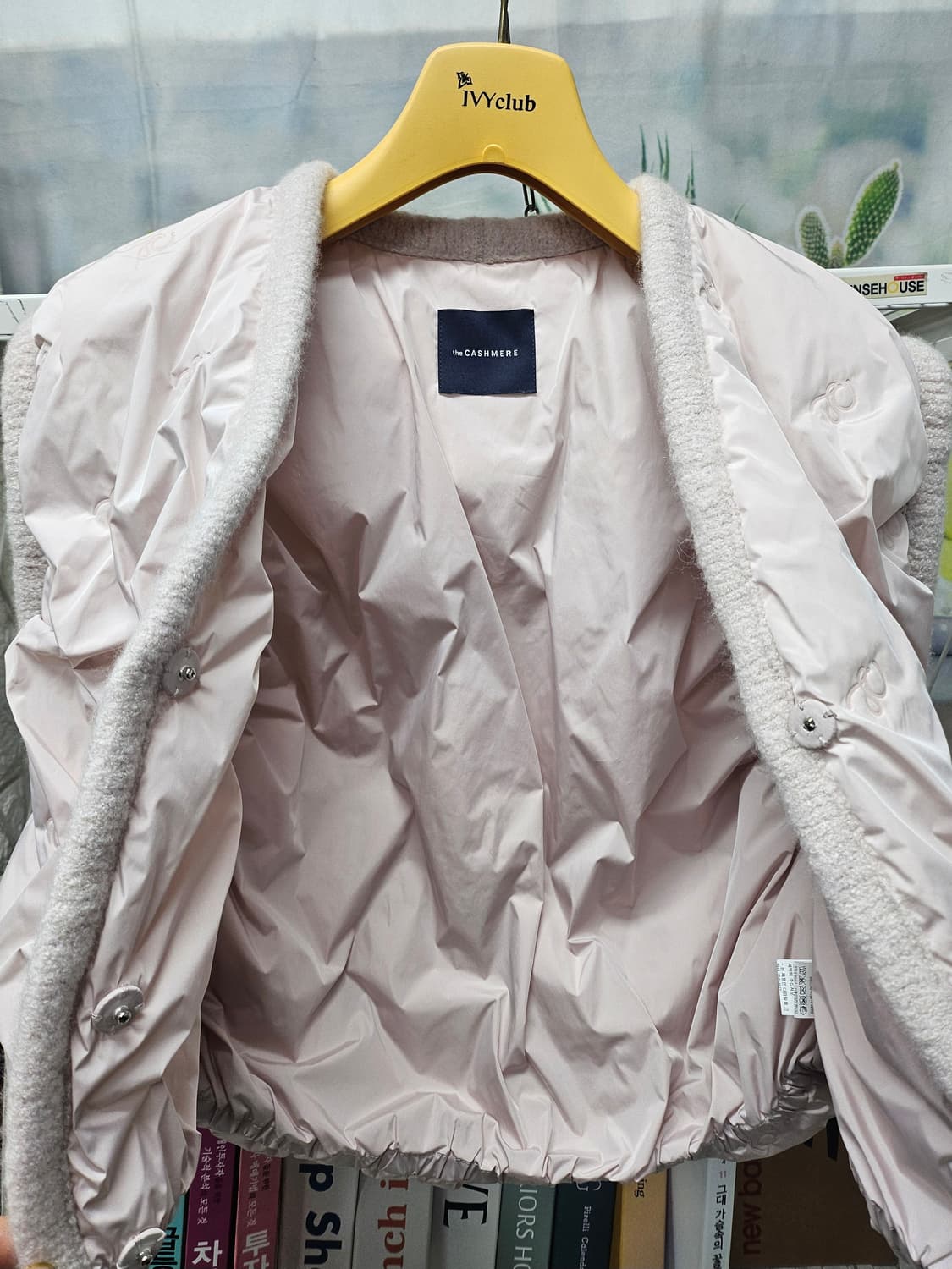 더캐시미어 여성 숏 패딩조끼 55~슬림66 숏 패딩베스트 AD42 상품이미지5