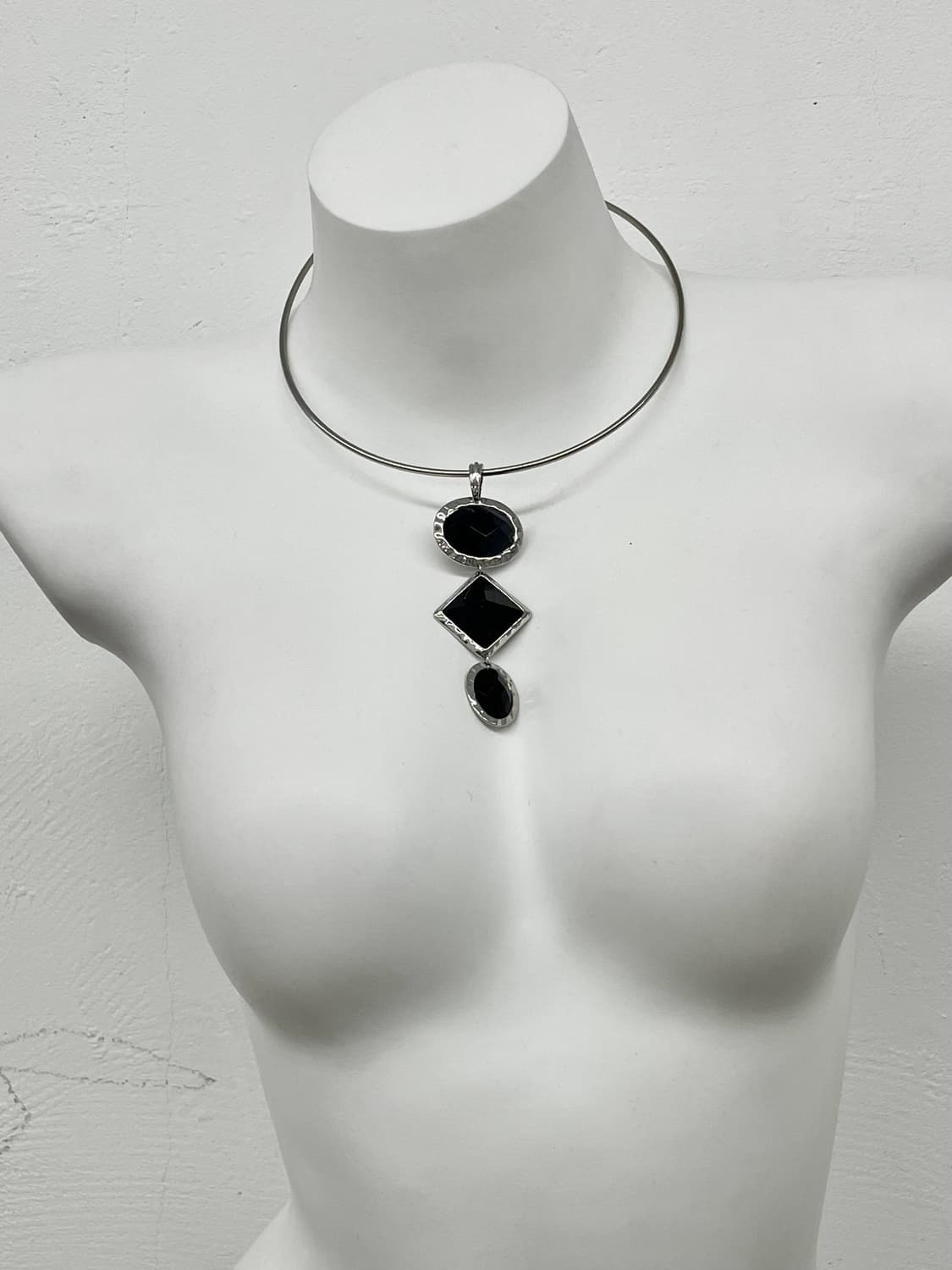 고딕 오닉스 드롭 네크리스 상품이미지1