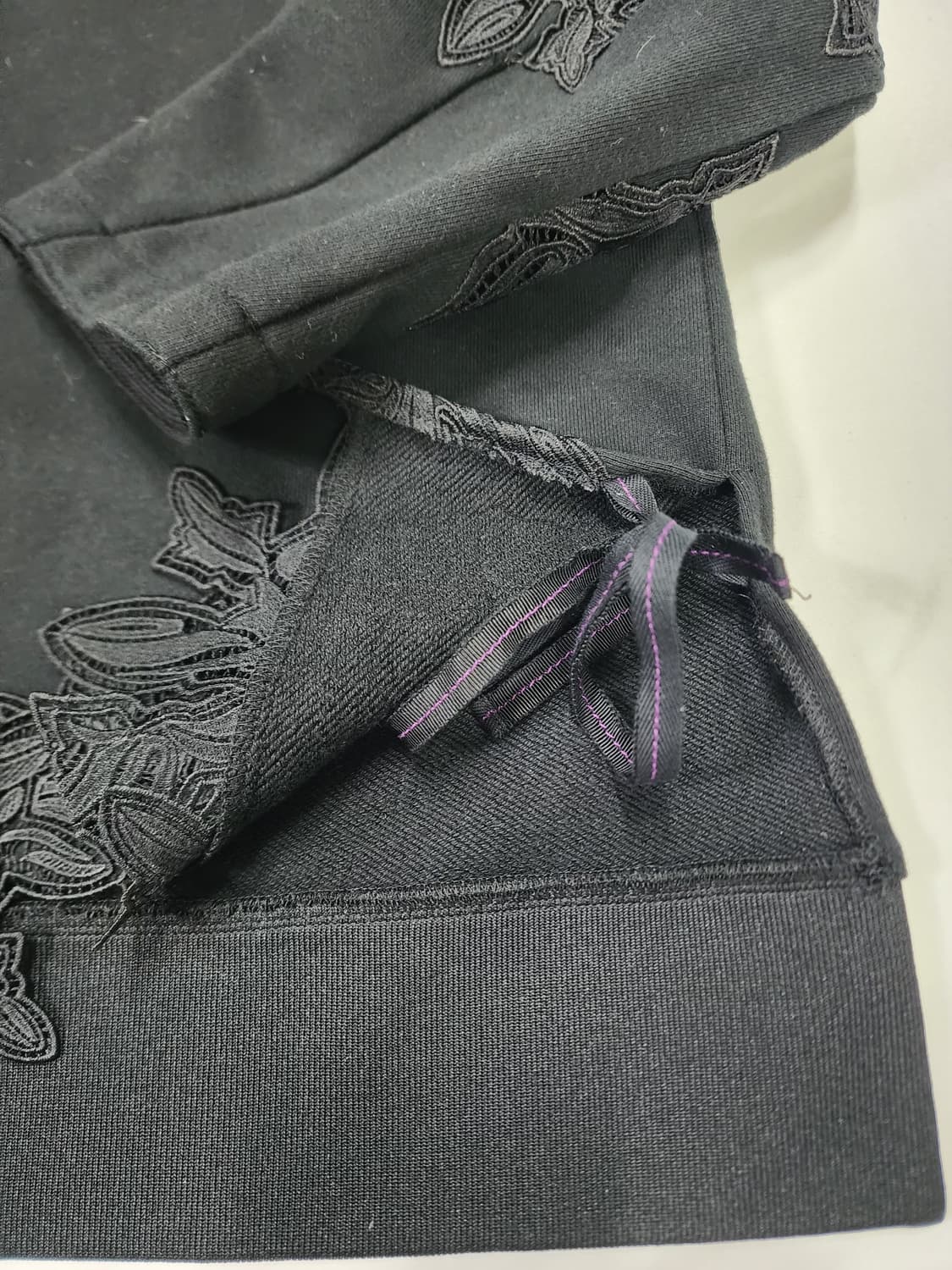 오즈세컨 플라워 레이스 블랙 맨투맨 상품이미지6