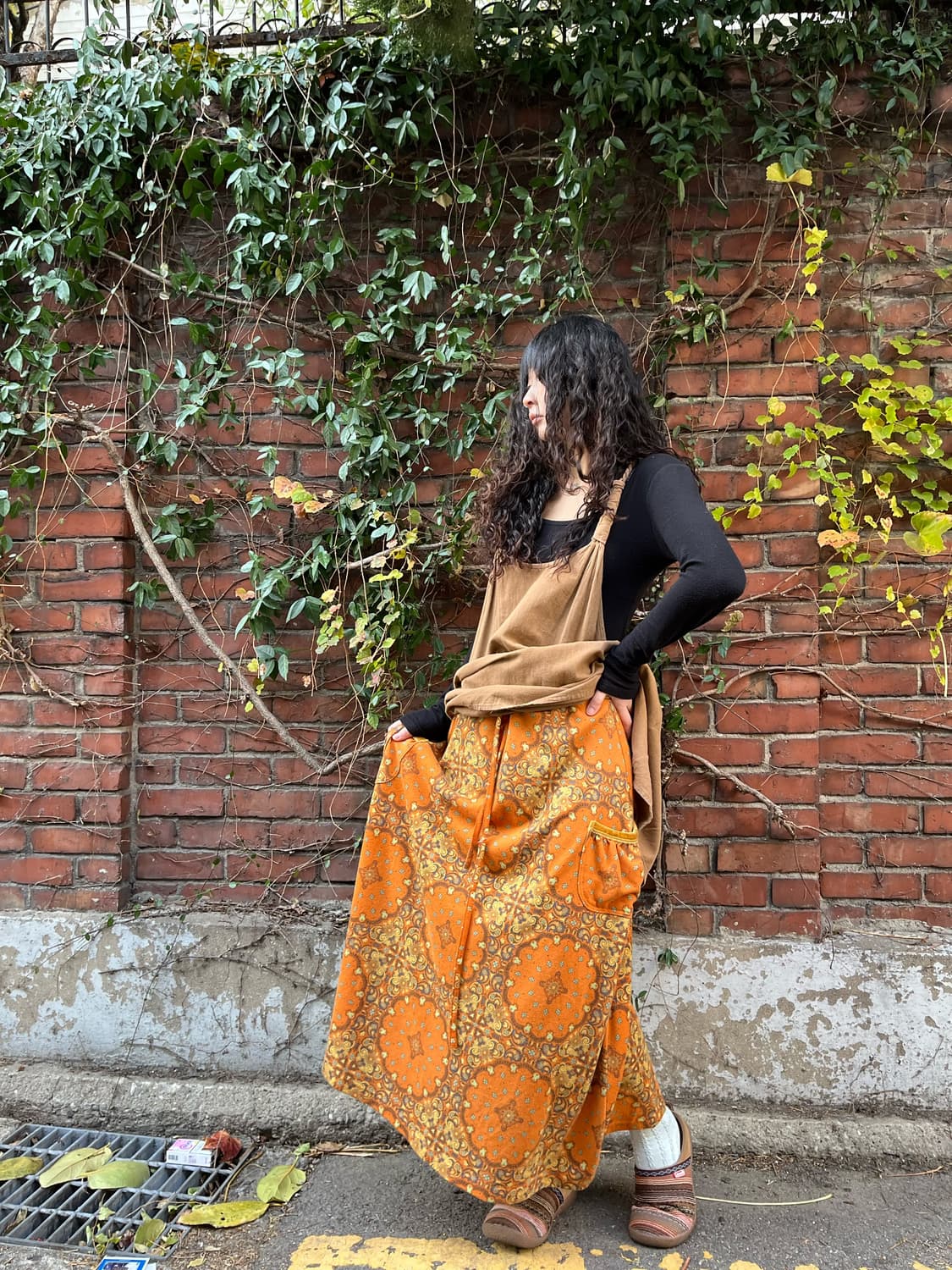 Titicaca 히피무드 벨벳 롱스커트 상품이미지2