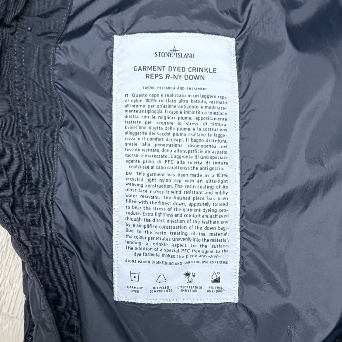 [블랙 2XL/새상품급] 24FW 스톤아일랜드 크링클랩스 후드 패딩 블랙 상품이미지6