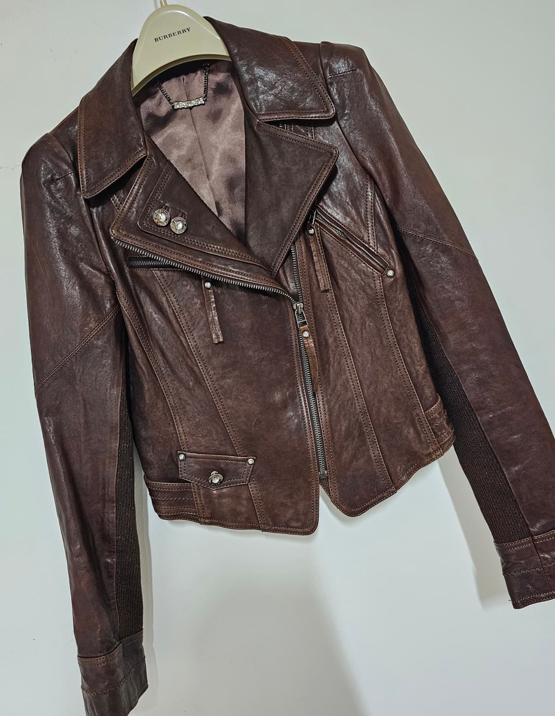 Xix 천연양가죽 진갈색 팔반짝이 배색니트 55. 스와르브스키 단추들 상품이미지2