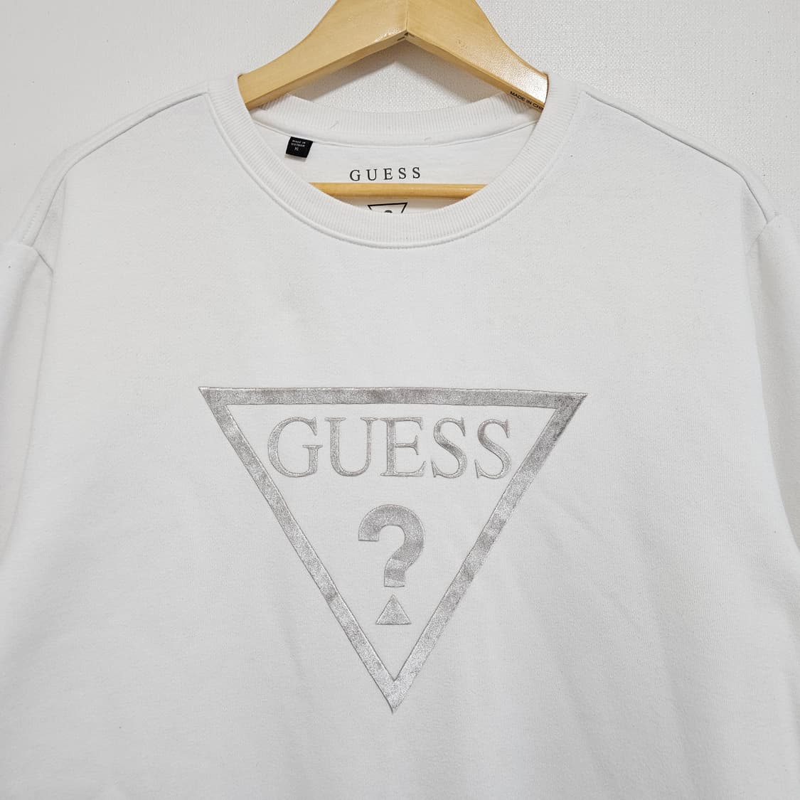 XL 게스 GUESS 화이트 기모 맨투맨 상품이미지3