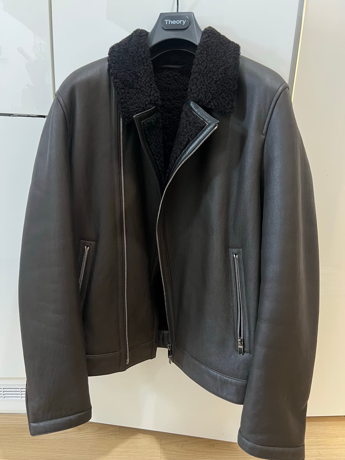 띠어리 양가죽 무스탕 L 상품이미지1