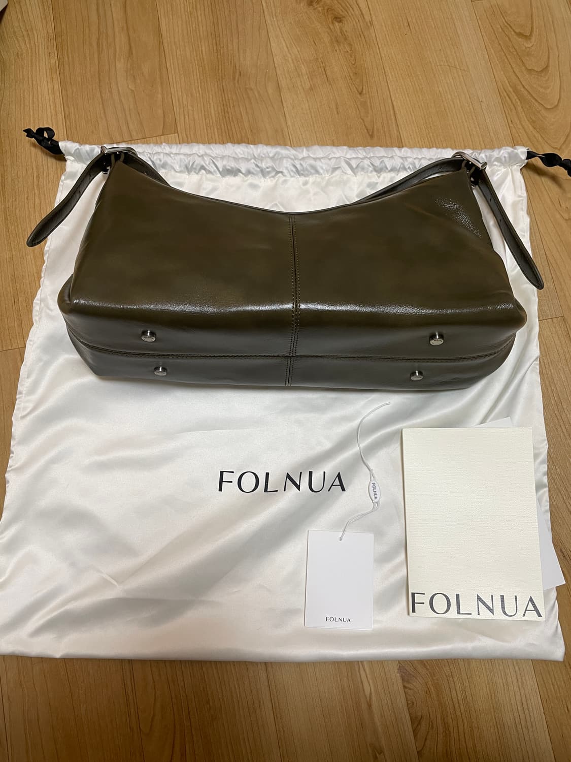 폴뉴아 가방 바토백 올리브 상품이미지5