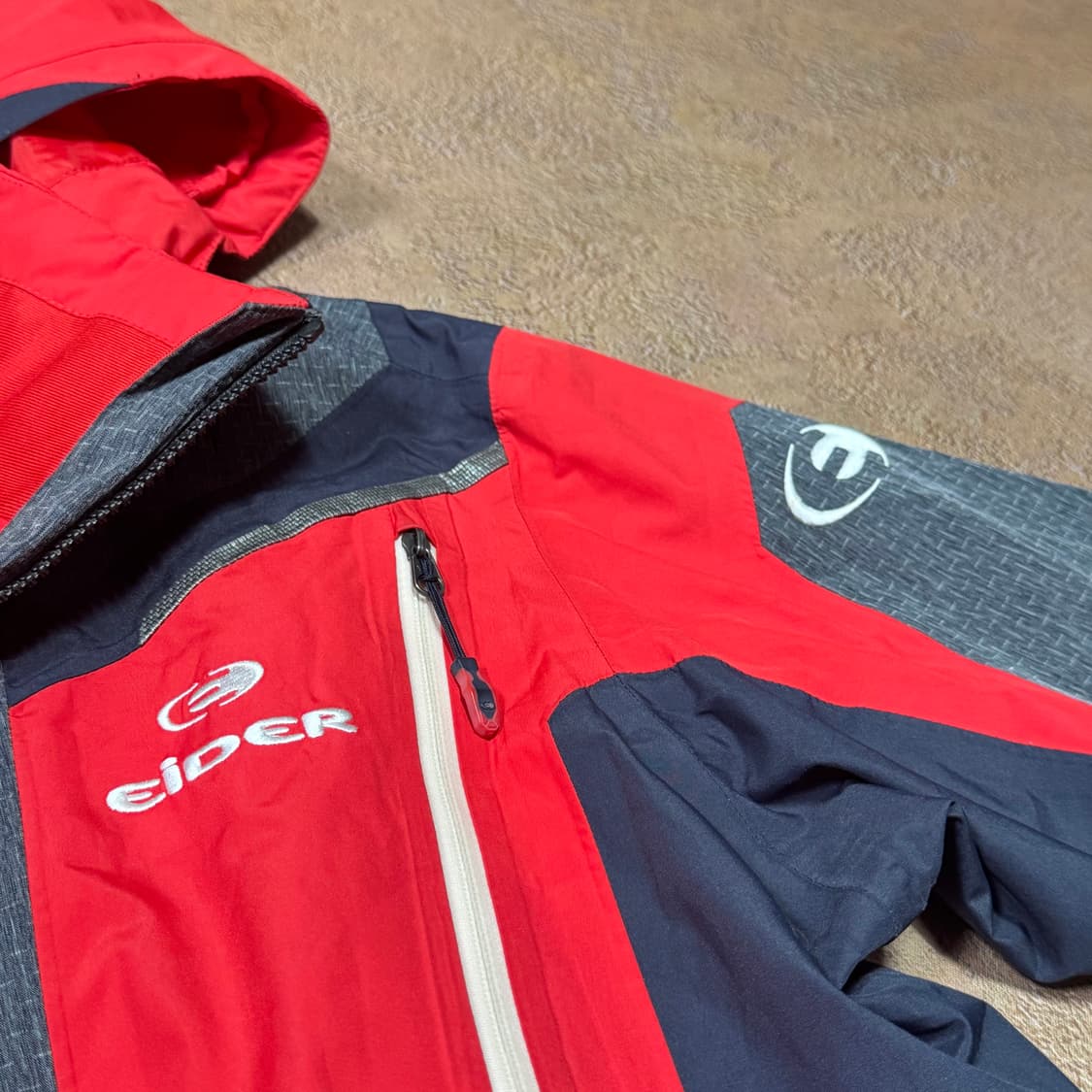 바배) 아이더 디펜더 레드 배색 바람막이 상품이미지3