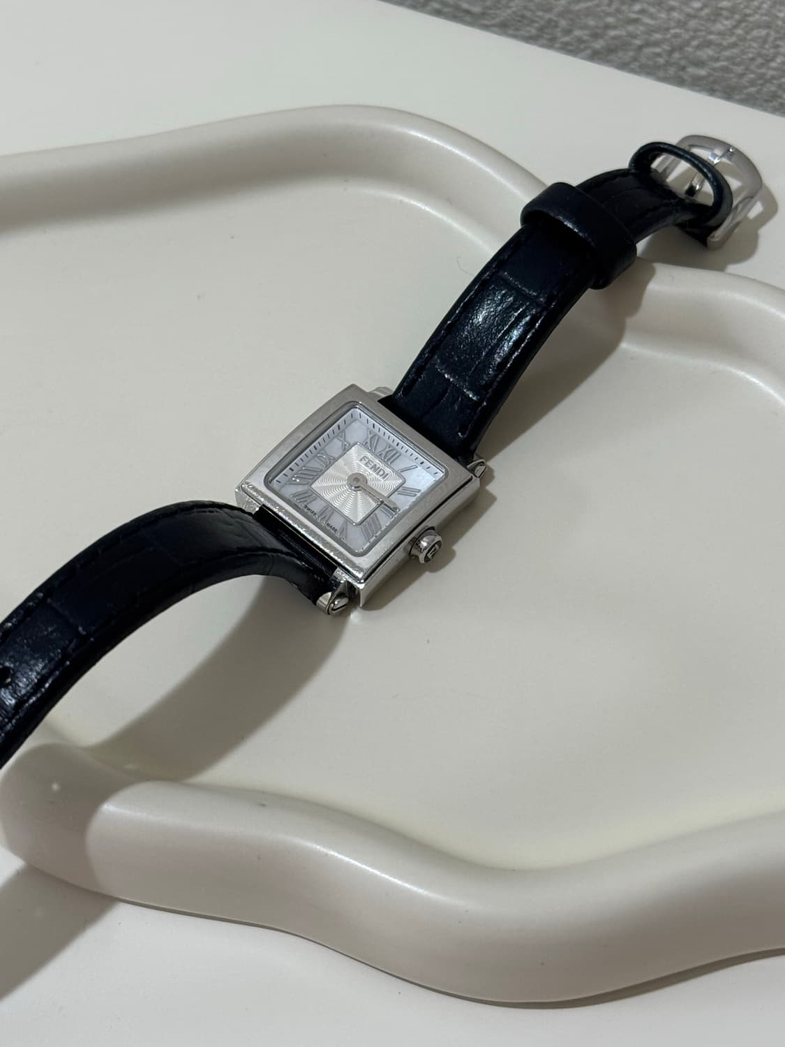 펜디 정품 뉴콰드로 여성 손목 시계 실버 은장 블랙 가죽 상품이미지1