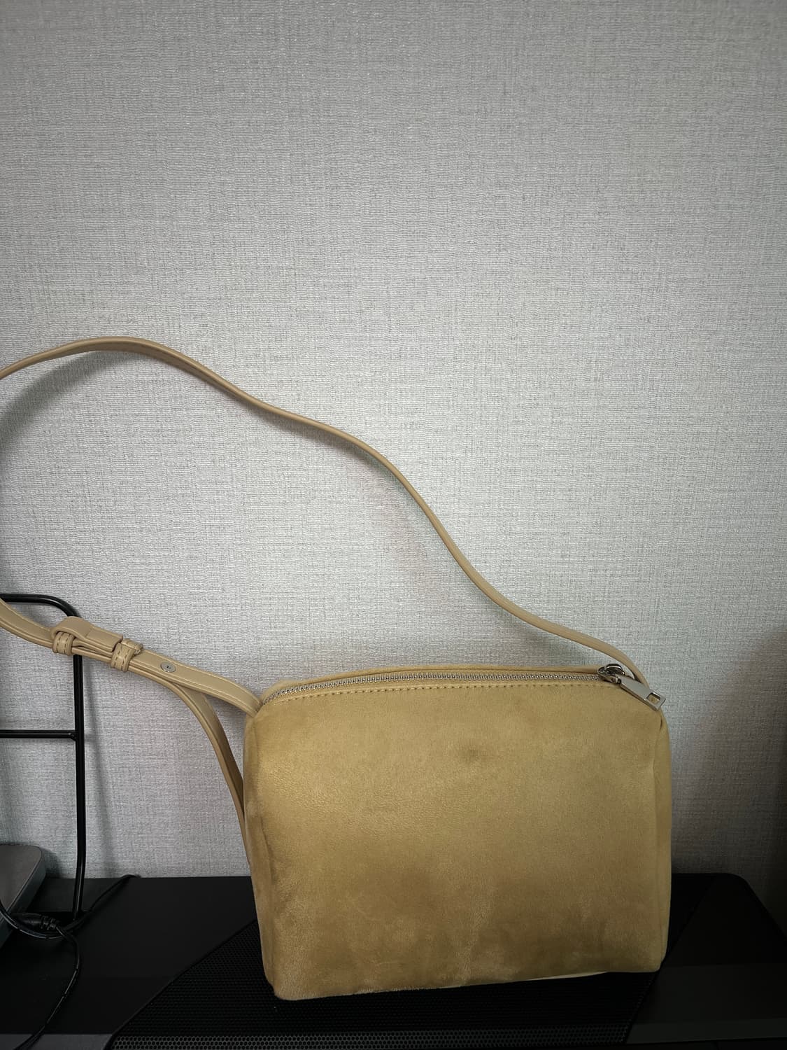아노에틱 ANC SUEDE SARA BAG 버터색상 상품이미지2