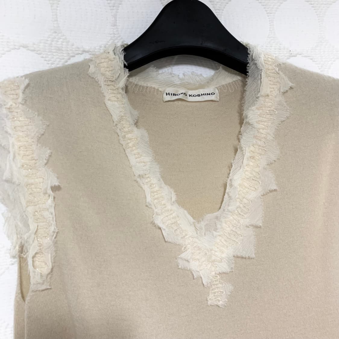 히로코 코시노 디테일 슬리브리스 탑 상품이미지5