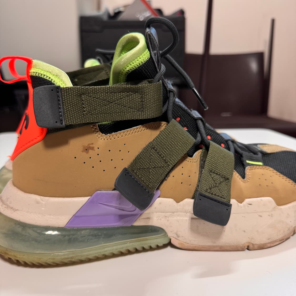 나이키 에어엣지270 파라슈트 AQ8764-200 판매합니다 상품이미지4