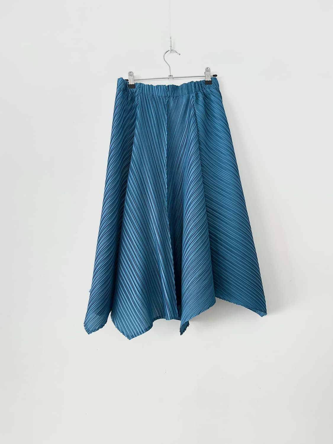 Pleats asymmetric skirt / blue 상품이미지5