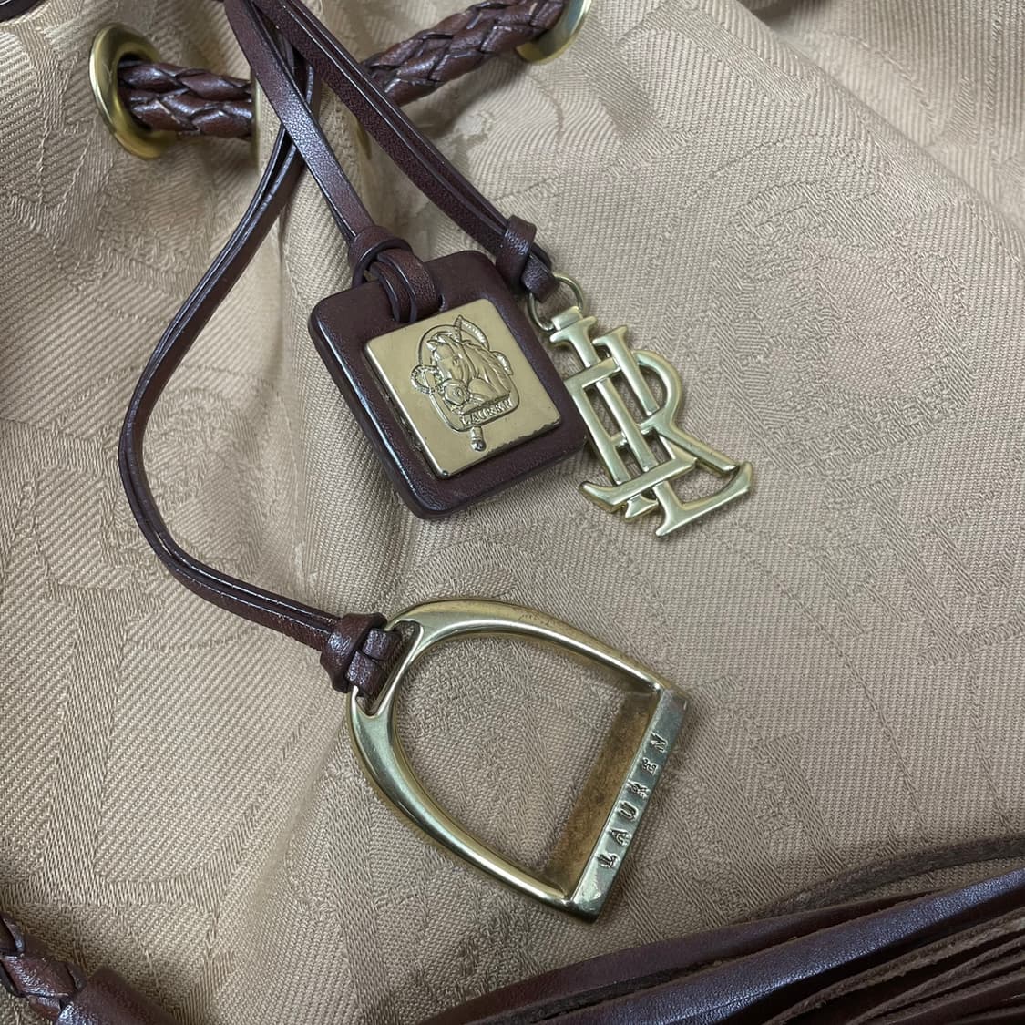 로렌 랄프 로렌 LAUREN Ralph Lauren 브라운 태슬 버킷백 상품이미지2