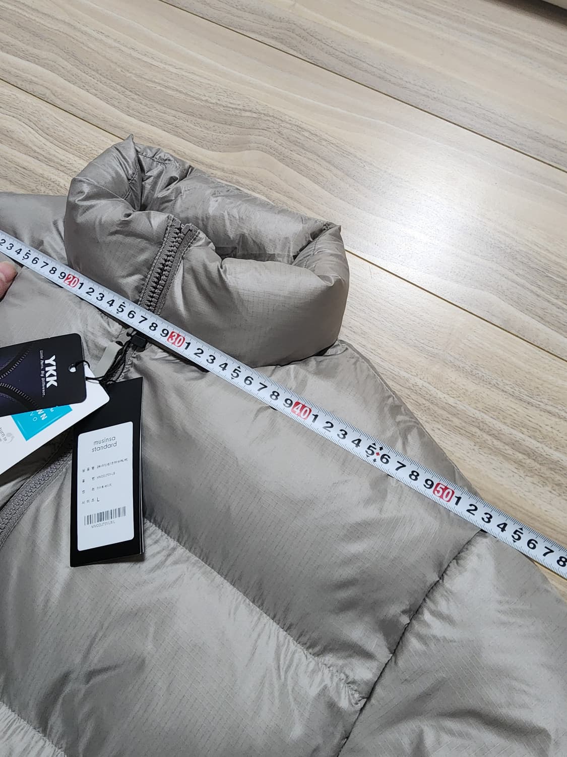 무신사스탠다드덕다운점퍼L베이지오리털패딩 상품이미지6