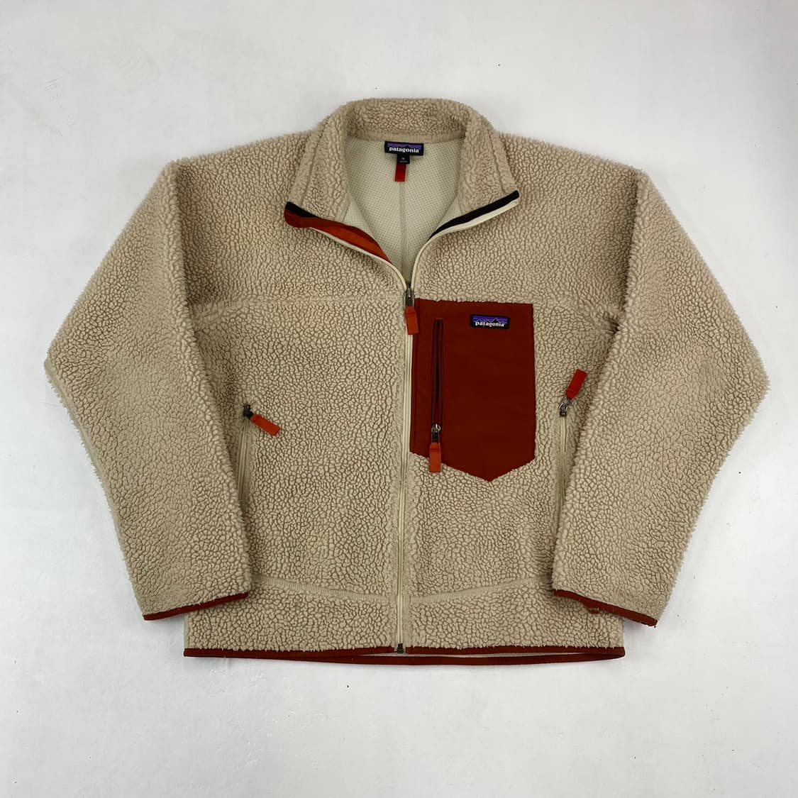 파타고니아 딥파인 레트로 쉐르파 자켓 (98) 상품이미지1