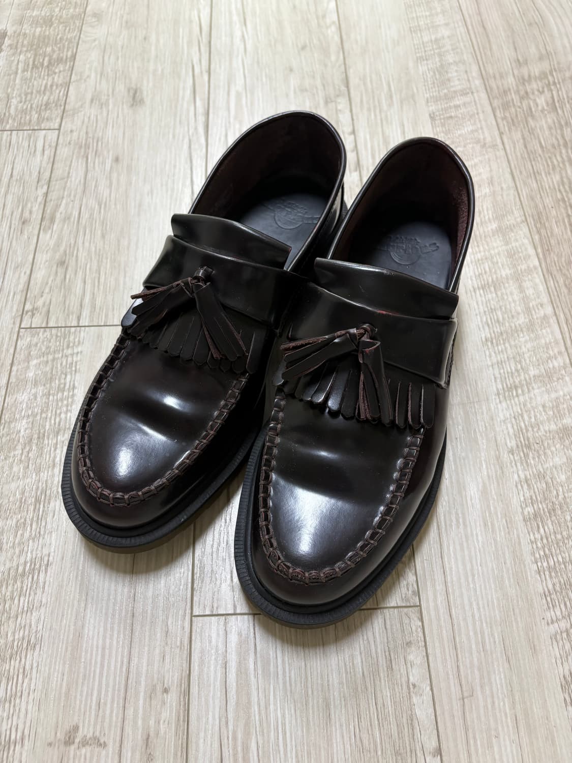 닥터마틴 아드리안 체리우드 270 상품이미지1