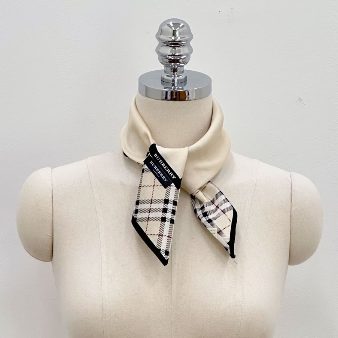 (새상품) burberry/ 버버리 쁘띠스카프 손수건 상품이미지6