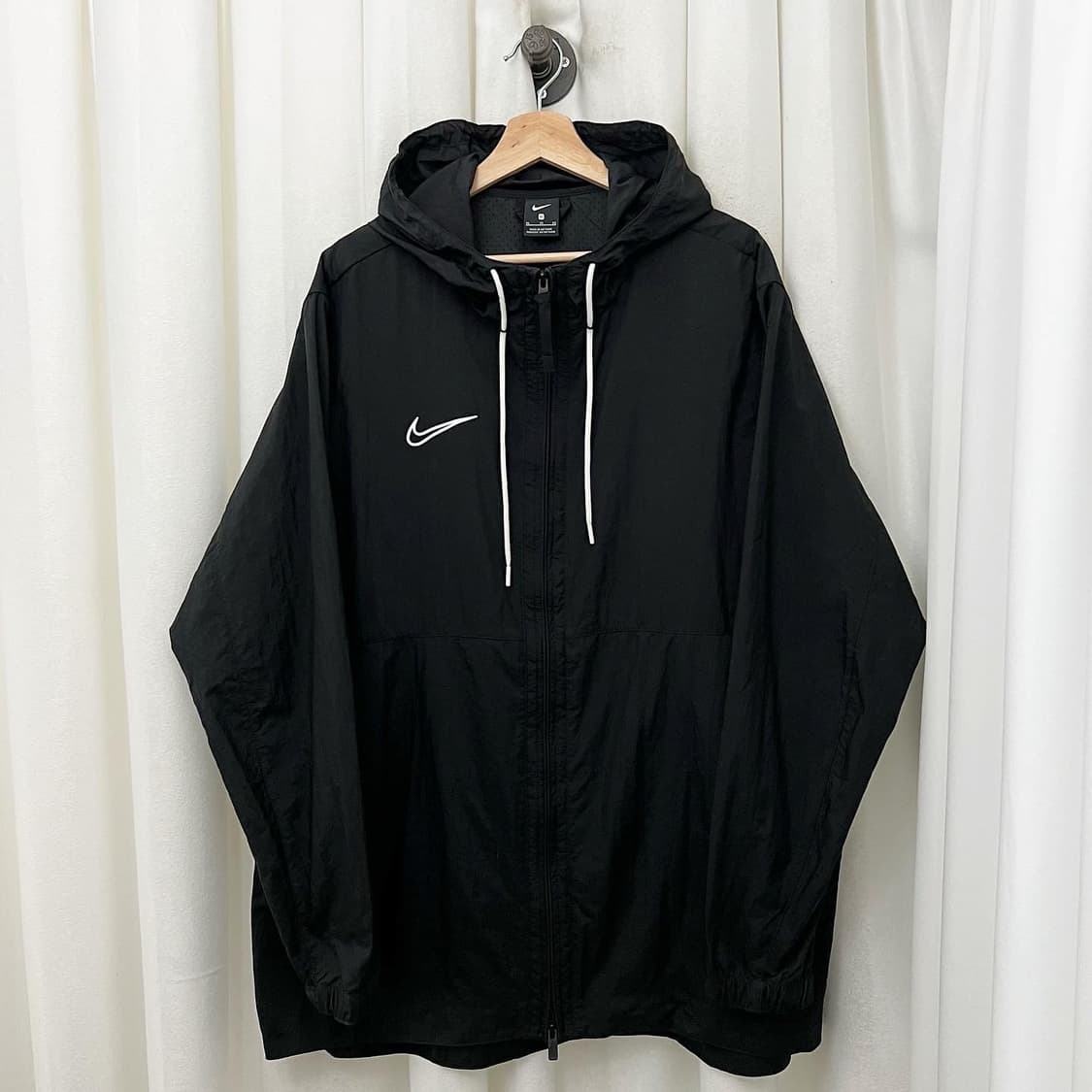 나이키 블랙 라인 스우시 윈드브레이커 상품이미지1