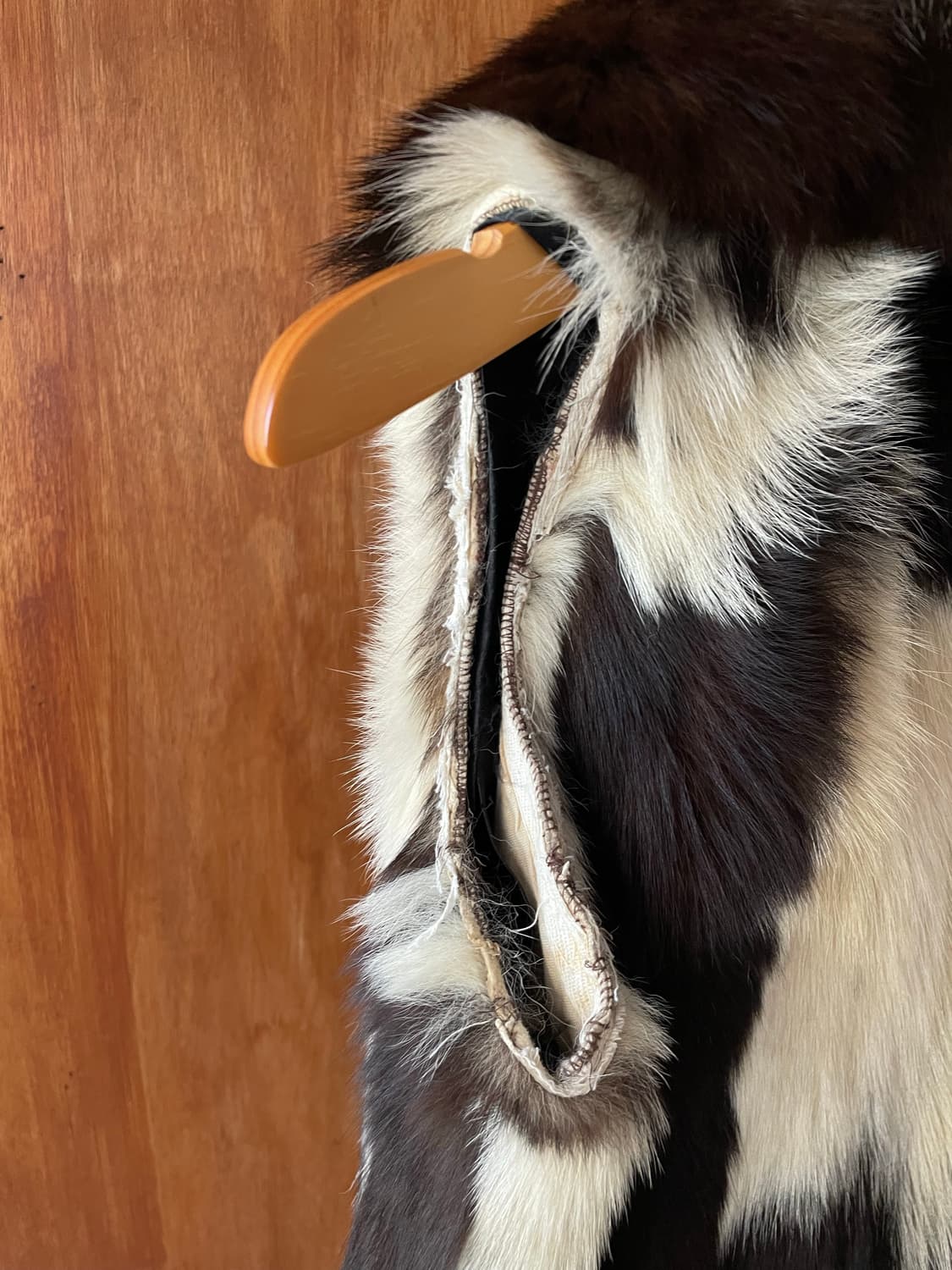 Cowhide print fluffy collar fur vest 상품이미지9