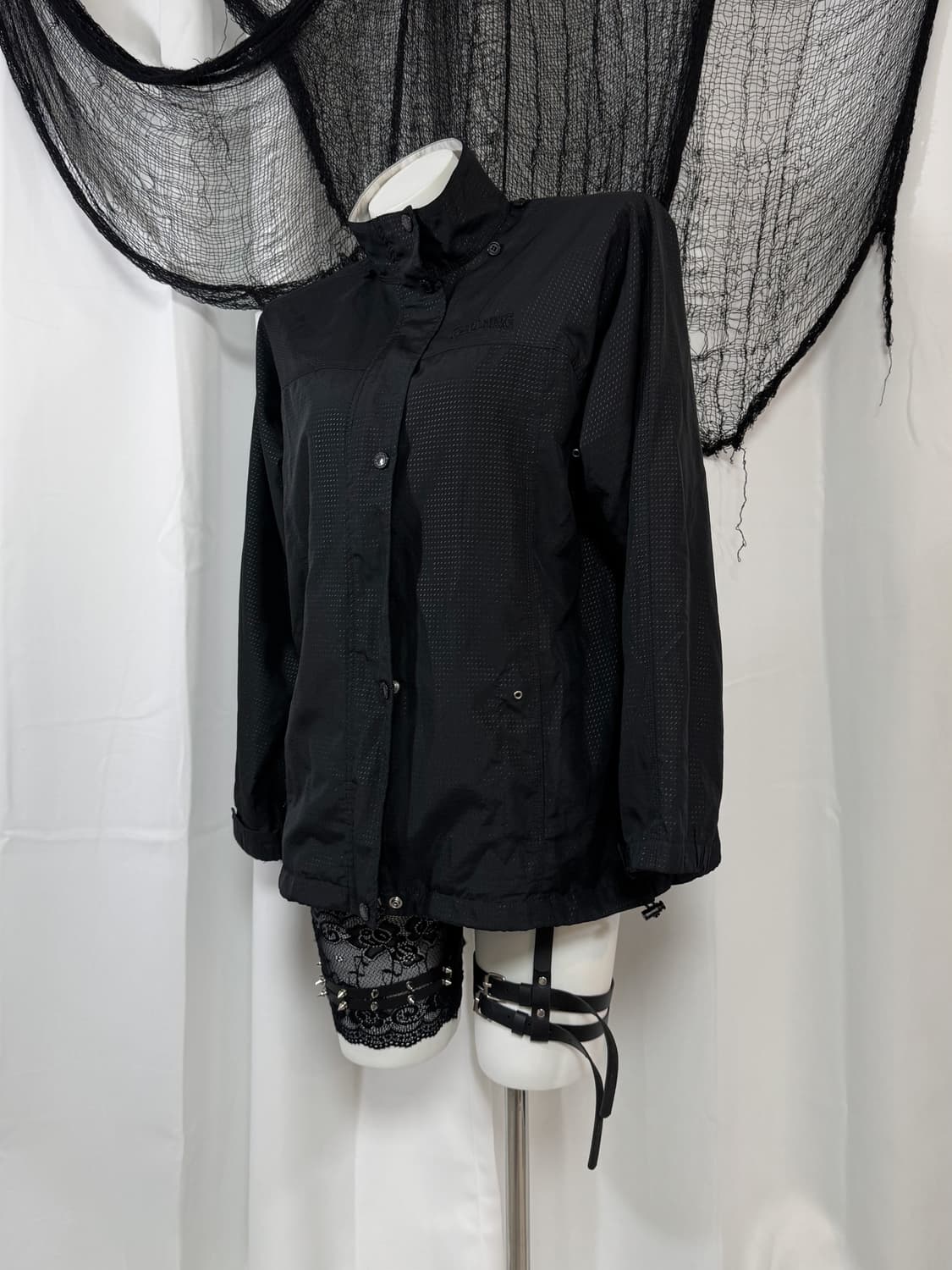 black windbreaker 상품이미지3