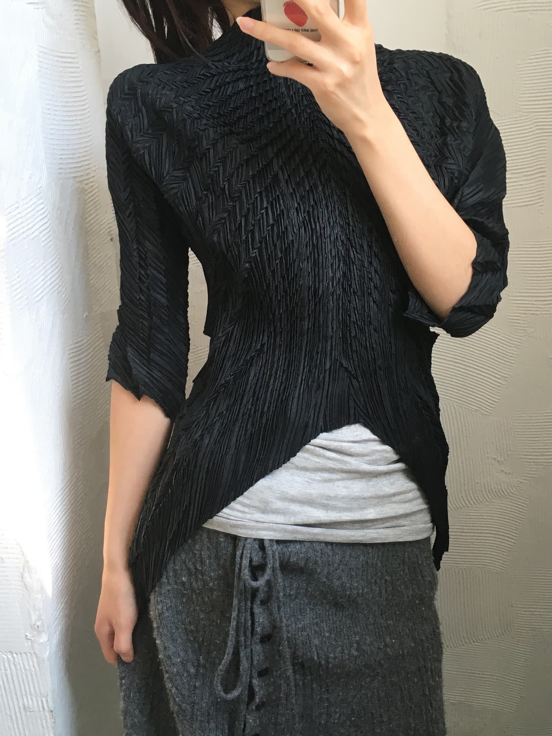 Issey Miyake 이세이미야케 화이트라벨 블랙 플리츠 탑 상품이미지1