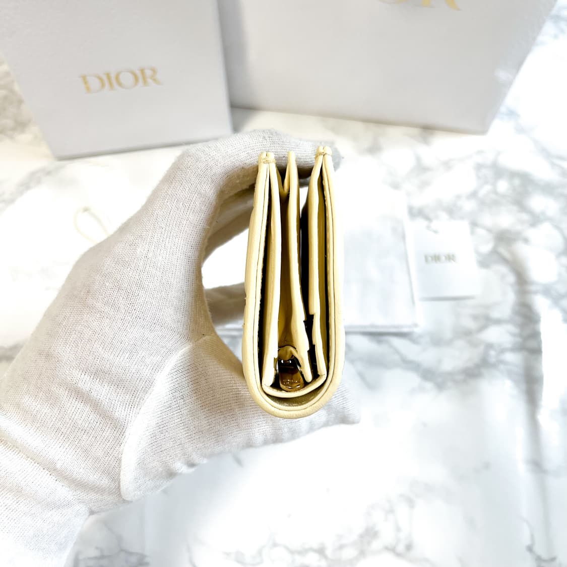 디올 레이디 까나쥬 램스킨 지갑 상품이미지8