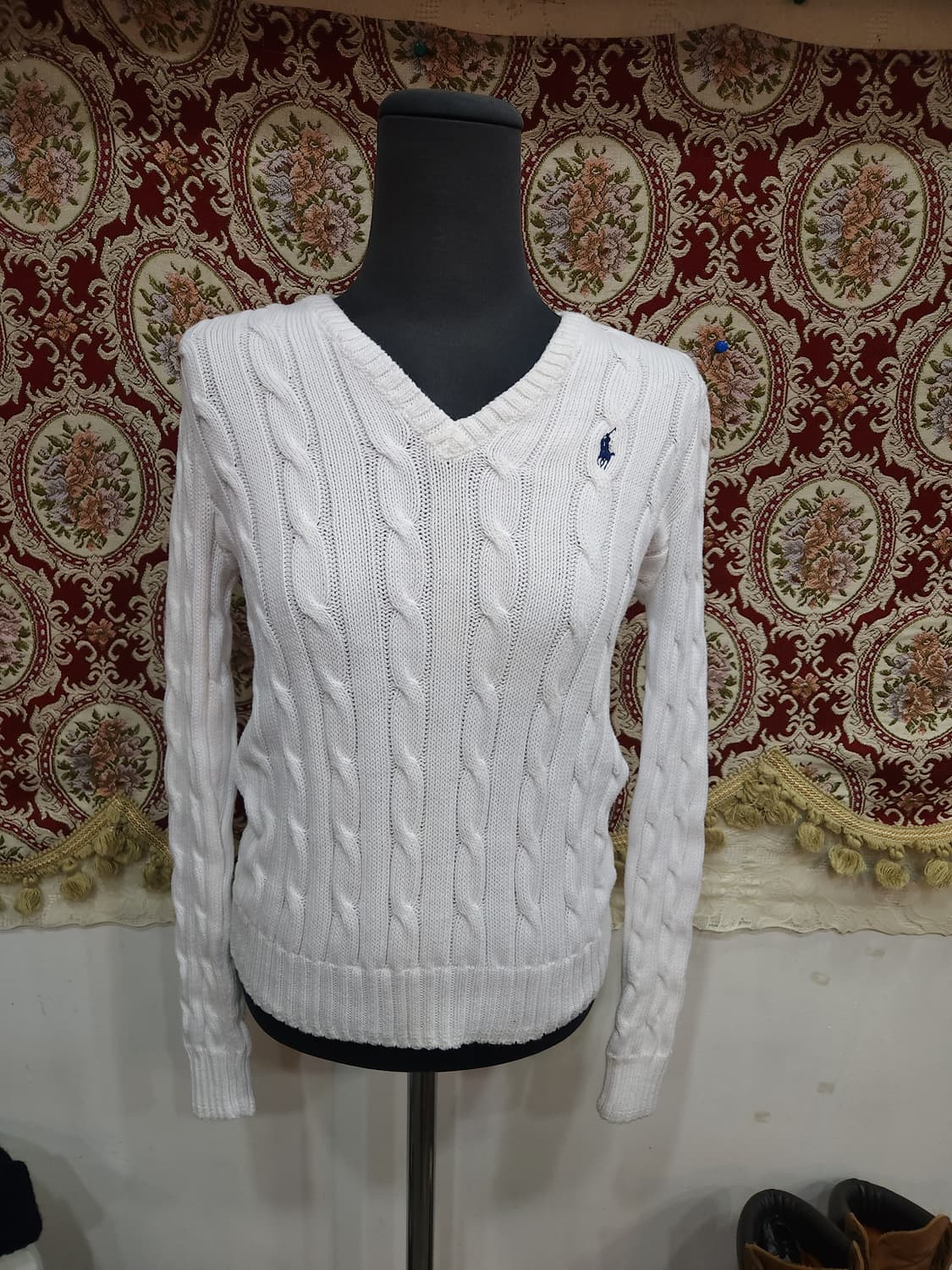 폴로 랄프로렌 화이트 케이블 피마코튼 브이넥 니트
​
 상품이미지1