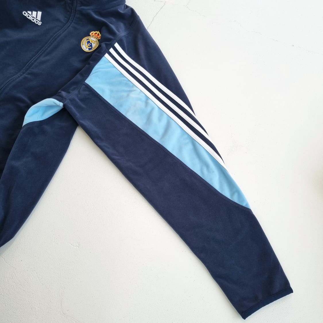 빈티지 아디다스 레알마드리드 트레이닝 벨루어 자켓 - M 상품이미지4