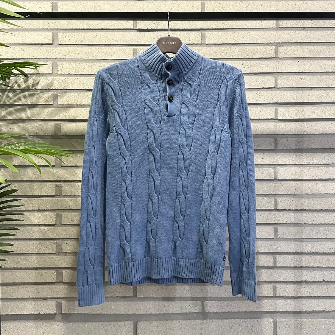 CHAPS 챕스 하이넥 3버튼 케이블 니트 골지마감 디테일 스카이블루 상품이미지2