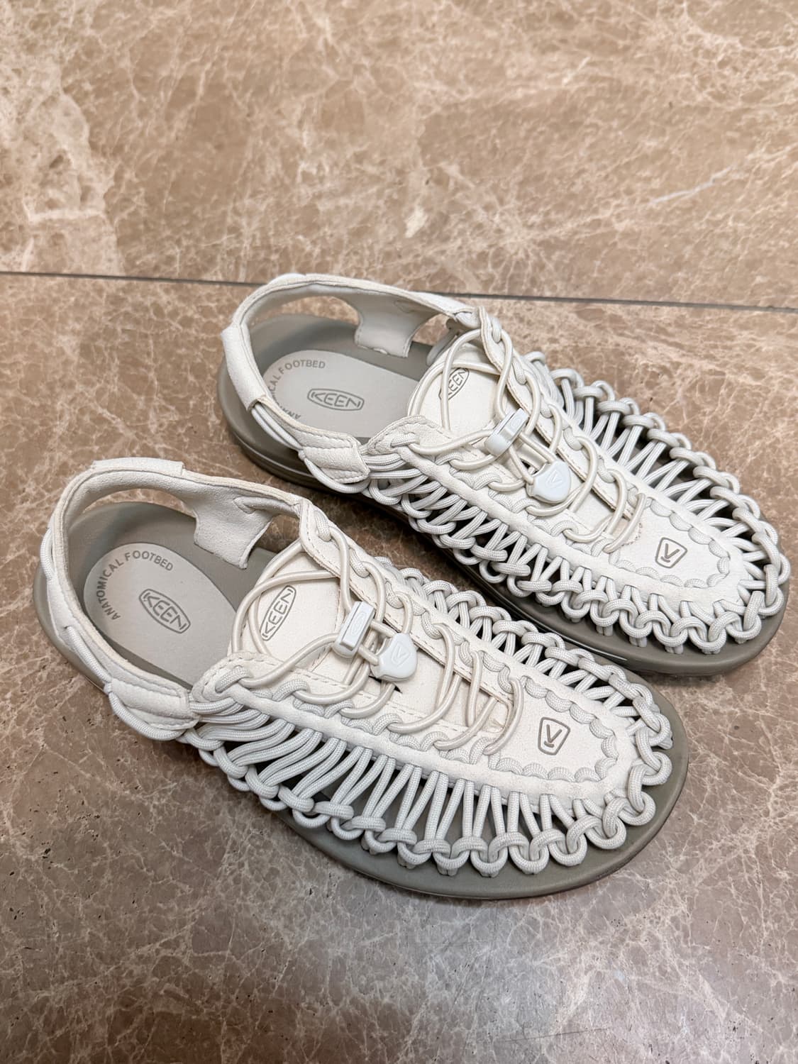 KEEN 유니크 샌들입니다.  245 사이즈 상품이미지2