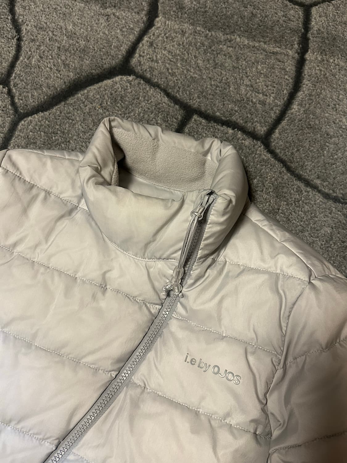 오호스 경량패딩 라이트그레이 상품이미지3